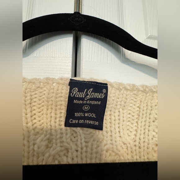 Beautiful, never worn, wool sweater from England. - Picture 2 of 3